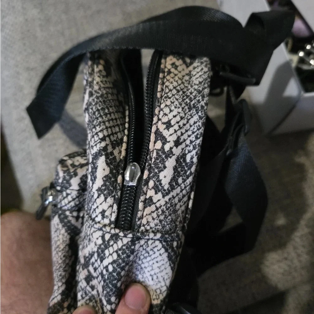 Kendall & Kylie Grey/Black Faux Snake Print Mini Backpack Purse Bag - Picture 5 of 7